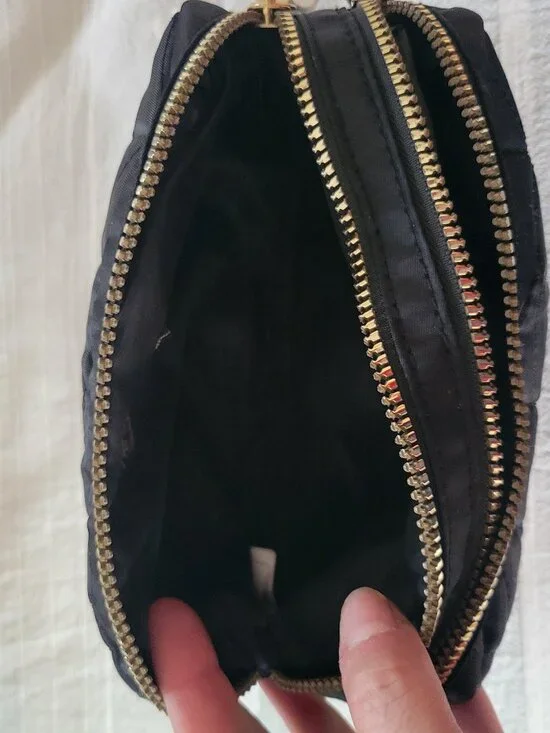 Primark | Chevron quilted double-zip makeup bag | Black/Gold | OS - Picture 4 of 10